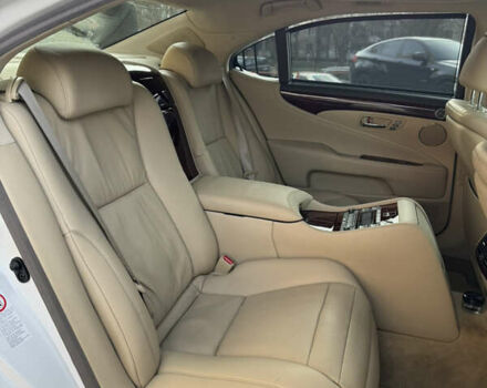 Білий Лексус ЛС, об'ємом двигуна 4.61 л та пробігом 118 тис. км за 15999 $, фото 19 на Automoto.ua