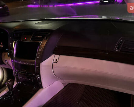 Білий Лексус ЛС, об'ємом двигуна 4.97 л та пробігом 320 тис. км за 12500 $, фото 18 на Automoto.ua