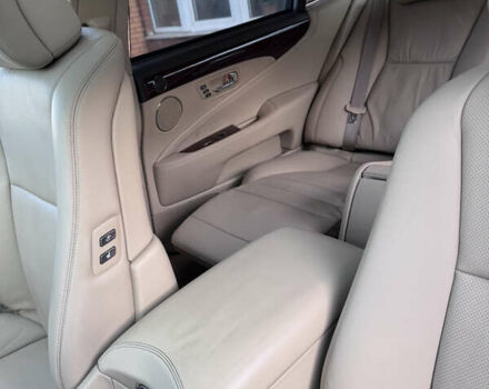 Білий Лексус ЛС, об'ємом двигуна 4.61 л та пробігом 118 тис. км за 15999 $, фото 44 на Automoto.ua
