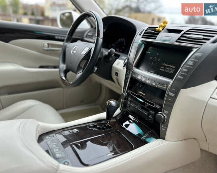 Белый Лексус ЛС, объемом двигателя 4.61 л и пробегом 167 тыс. км за 9999 $, фото 34 на Automoto.ua