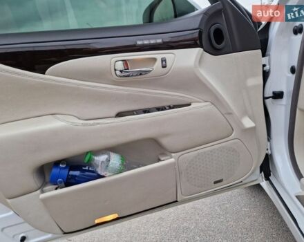 Белый Лексус ЛС, объемом двигателя 5 л и пробегом 190 тыс. км за 10000 $, фото 15 на Automoto.ua