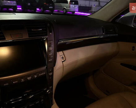 Білий Лексус ЛС, об'ємом двигуна 4.97 л та пробігом 320 тис. км за 12500 $, фото 17 на Automoto.ua