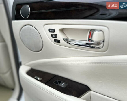 Белый Лексус ЛС, объемом двигателя 4.61 л и пробегом 167 тыс. км за 9999 $, фото 22 на Automoto.ua