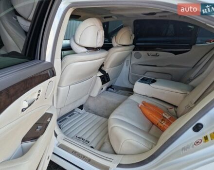 Білий Лексус ЛС, об'ємом двигуна 5 л та пробігом 190 тис. км за 10800 $, фото 22 на Automoto.ua