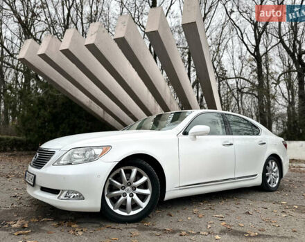 Белый Лексус ЛС, объемом двигателя 4.61 л и пробегом 167 тыс. км за 9999 $, фото 1 на Automoto.ua