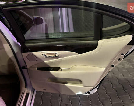 Белый Лексус ЛС, объемом двигателя 4.97 л и пробегом 326 тыс. км за 10900 $, фото 30 на Automoto.ua