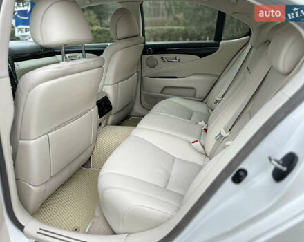 Белый Лексус ЛС, объемом двигателя 4.61 л и пробегом 167 тыс. км за 9999 $, фото 17 на Automoto.ua