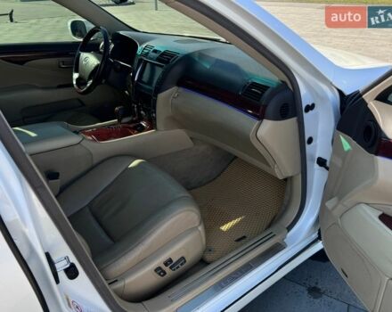 Белый Лексус ЛС, объемом двигателя 4.61 л и пробегом 226 тыс. км за 11500 $, фото 24 на Automoto.ua