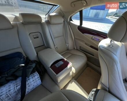 Белый Лексус ЛС, объемом двигателя 4.61 л и пробегом 226 тыс. км за 11500 $, фото 28 на Automoto.ua