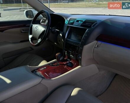 Белый Лексус ЛС, объемом двигателя 4.61 л и пробегом 226 тыс. км за 11500 $, фото 26 на Automoto.ua