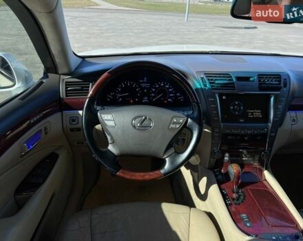 Белый Лексус ЛС, объемом двигателя 4.61 л и пробегом 226 тыс. км за 11500 $, фото 23 на Automoto.ua