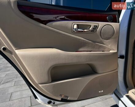 Белый Лексус ЛС, объемом двигателя 4.61 л и пробегом 226 тыс. км за 11500 $, фото 18 на Automoto.ua