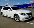 Белый Лексус ЛС, объемом двигателя 4.6 л и пробегом 240 тыс. км за 12900 $, фото 2 на Automoto.ua