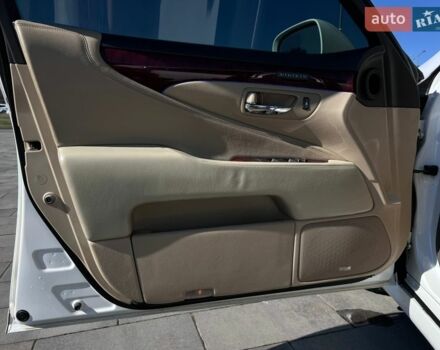 Белый Лексус ЛС, объемом двигателя 4.61 л и пробегом 226 тыс. км за 11500 $, фото 16 на Automoto.ua