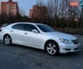 Белый Лексус ЛС, объемом двигателя 4.61 л и пробегом 185 тыс. км за 15000 $, фото 2 на Automoto.ua