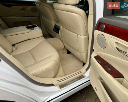 Білий Лексус ЛС, об'ємом двигуна 4.6 л та пробігом 241 тис. км за 14500 $, фото 9 на Automoto.ua