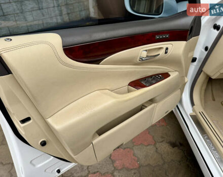 Білий Лексус ЛС, об'ємом двигуна 4.6 л та пробігом 241 тис. км за 14500 $, фото 16 на Automoto.ua