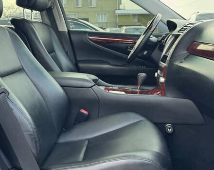 Белый Лексус ЛС, объемом двигателя 4.6 л и пробегом 71 тыс. км за 20600 $, фото 16 на Automoto.ua