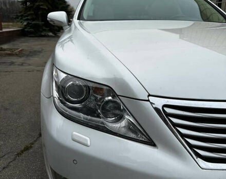 Білий Лексус ЛС, об'ємом двигуна 4.61 л та пробігом 173 тис. км за 13999 $, фото 11 на Automoto.ua