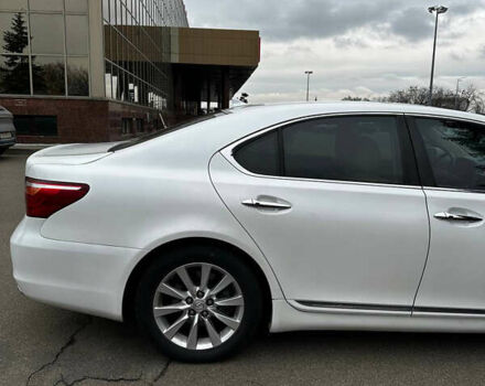 Білий Лексус ЛС, об'ємом двигуна 4.61 л та пробігом 173 тис. км за 13999 $, фото 9 на Automoto.ua