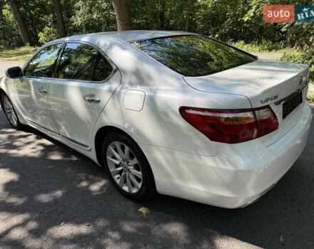 Білий Лексус ЛС, об'ємом двигуна 0 л та пробігом 141 тис. км за 17300 $, фото 2 на Automoto.ua