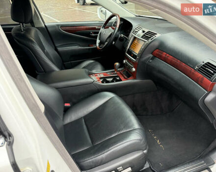 Белый Лексус ЛС, объемом двигателя 4.6 л и пробегом 142 тыс. км за 16300 $, фото 8 на Automoto.ua