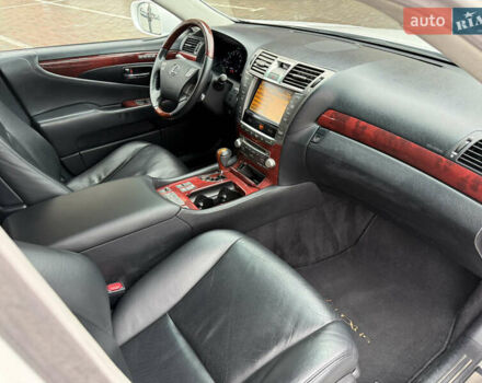 Белый Лексус ЛС, объемом двигателя 4.6 л и пробегом 142 тыс. км за 16300 $, фото 7 на Automoto.ua