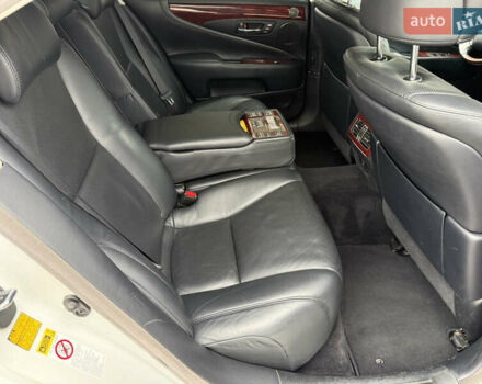 Белый Лексус ЛС, объемом двигателя 4.6 л и пробегом 142 тыс. км за 16300 $, фото 10 на Automoto.ua