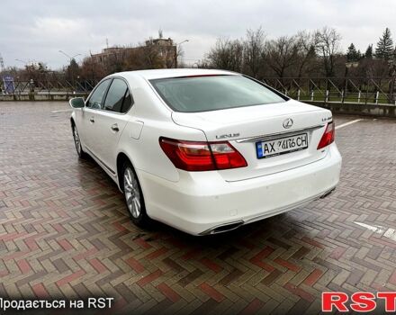 Белый Лексус ЛС, объемом двигателя 4.6 л и пробегом 141 тыс. км за 16500 $, фото 1 на Automoto.ua