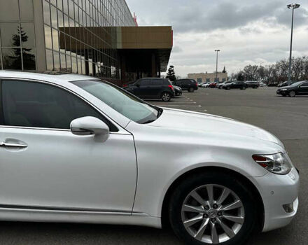 Білий Лексус ЛС, об'ємом двигуна 4.61 л та пробігом 173 тис. км за 13999 $, фото 10 на Automoto.ua