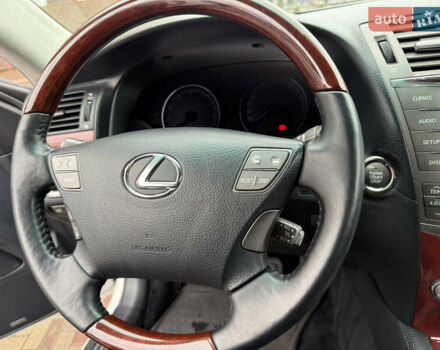 Белый Лексус ЛС, объемом двигателя 4.6 л и пробегом 142 тыс. км за 16300 $, фото 6 на Automoto.ua