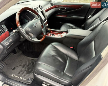 Белый Лексус ЛС, объемом двигателя 4.6 л и пробегом 142 тыс. км за 16300 $, фото 4 на Automoto.ua