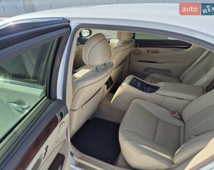 Белый Лексус ЛС, объемом двигателя 4.61 л и пробегом 132 тыс. км за 29999 $, фото 22 на Automoto.ua