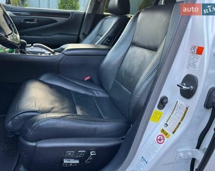 Белый Лексус ЛС, объемом двигателя 4.61 л и пробегом 170 тыс. км за 23000 $, фото 24 на Automoto.ua