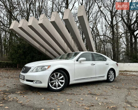 Белый Лексус ЛС, объемом двигателя 4.61 л и пробегом 167 тыс. км за 9999 $, фото 1 на Automoto.ua