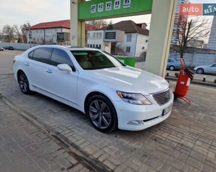Белый Лексус ЛС, объемом двигателя 5 л и пробегом 190 тыс. км за 10000 $, фото 1 на Automoto.ua