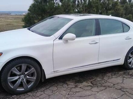 Белый Лексус ЛС, объемом двигателя 4.97 л и пробегом 640 тыс. км за 11000 $, фото 1 на Automoto.ua