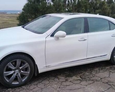 Белый Лексус ЛС, объемом двигателя 4.97 л и пробегом 640 тыс. км за 11000 $, фото 1 на Automoto.ua