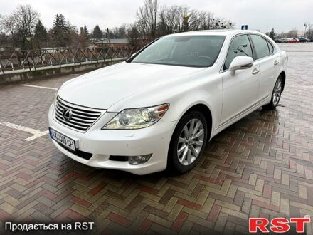 Белый Лексус ЛС, объемом двигателя 4.6 л и пробегом 141 тыс. км за 16500 $, фото 1 на Automoto.ua