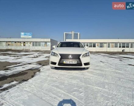 Белый Лексус ЛС, объемом двигателя 4.61 л и пробегом 132 тыс. км за 29999 $, фото 1 на Automoto.ua