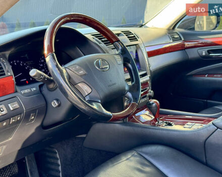 Черный Лексус ЛС, объемом двигателя 4.6 л и пробегом 251 тыс. км за 13500 $, фото 18 на Automoto.ua