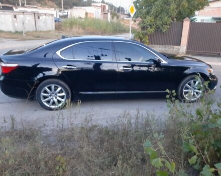 Черный Лексус ЛС, объемом двигателя 5 л и пробегом 229 тыс. км за 10500 $, фото 13 на Automoto.ua