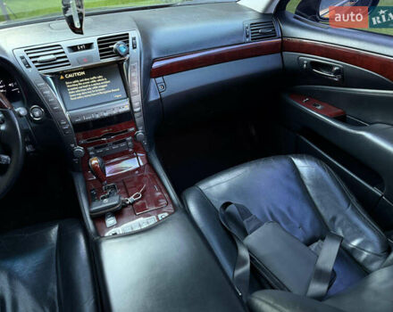 Черный Лексус ЛС, объемом двигателя 4.61 л и пробегом 300 тыс. км за 9900 $, фото 23 на Automoto.ua