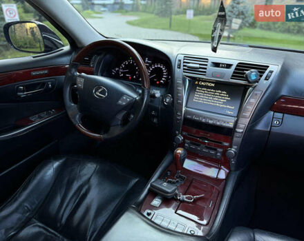 Черный Лексус ЛС, объемом двигателя 4.61 л и пробегом 300 тыс. км за 9900 $, фото 3 на Automoto.ua