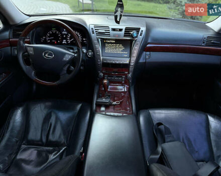 Черный Лексус ЛС, объемом двигателя 4.61 л и пробегом 300 тыс. км за 9900 $, фото 5 на Automoto.ua
