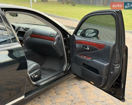 Черный Лексус ЛС, объемом двигателя 4.97 л и пробегом 222 тыс. км за 9900 $, фото 30 на Automoto.ua