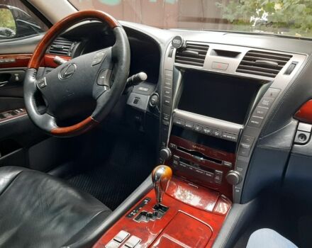 Черный Лексус ЛС, объемом двигателя 5 л и пробегом 229 тыс. км за 10500 $, фото 2 на Automoto.ua