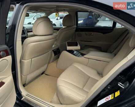 Черный Лексус ЛС, объемом двигателя 4.61 л и пробегом 138 тыс. км за 9999 $, фото 28 на Automoto.ua