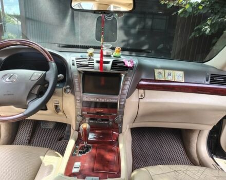 Черный Лексус ЛС, объемом двигателя 4.6 л и пробегом 260 тыс. км за 11000 $, фото 9 на Automoto.ua