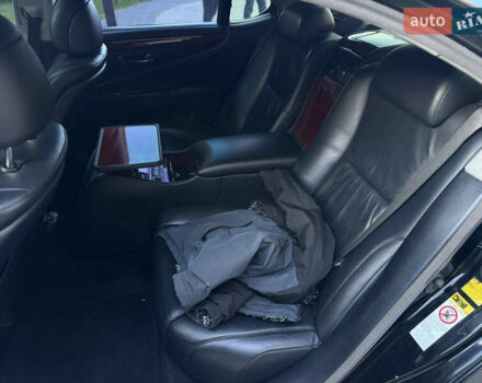 Черный Лексус ЛС, объемом двигателя 4.61 л и пробегом 300 тыс. км за 9900 $, фото 10 на Automoto.ua